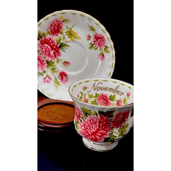 Royal Albert "November" chrysanthemum flower of the month Teacup Cup Saucer Engl - Picture 5 of 15